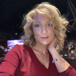 Meet your Posher, Larin